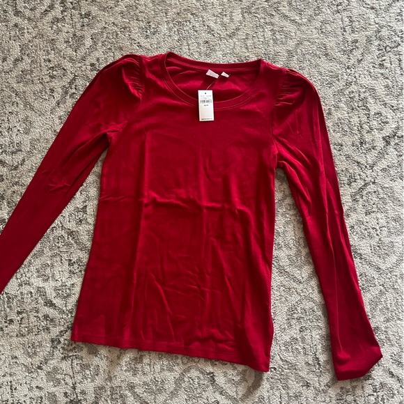 BNWT gap red sleeve t-shirt. - Picture 1 of 2